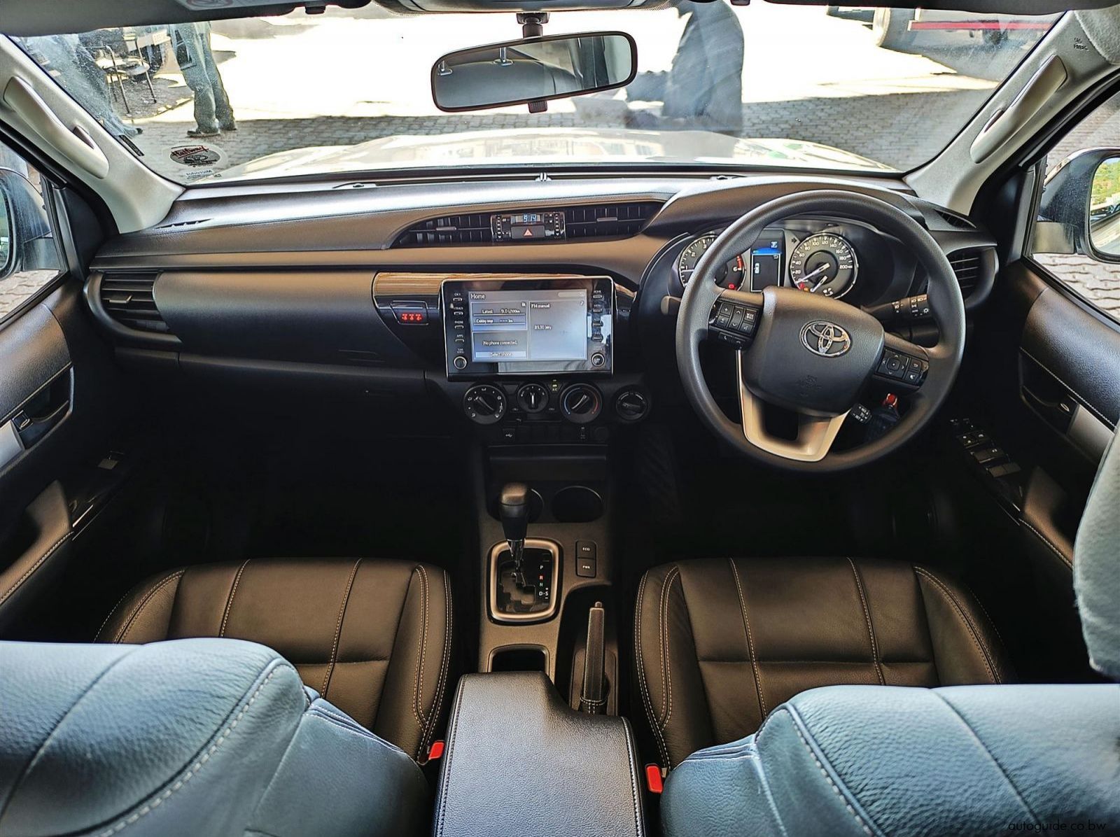 2025 Toyota Hilux Rider 2.4L GD-6 4x4 A/T pictures