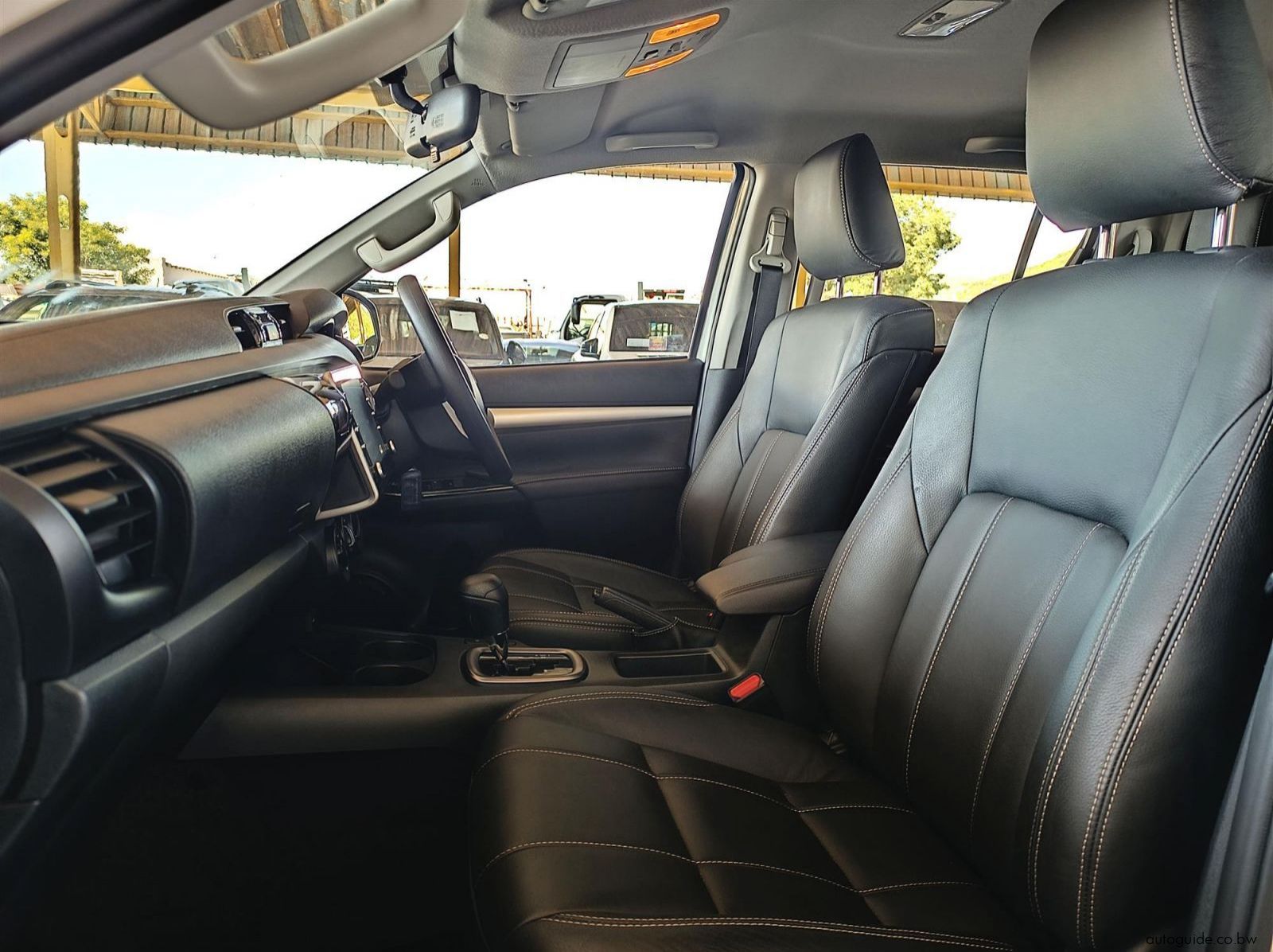 2025 Toyota Hilux Rider 2.4L GD-6 4x4 A/T pictures