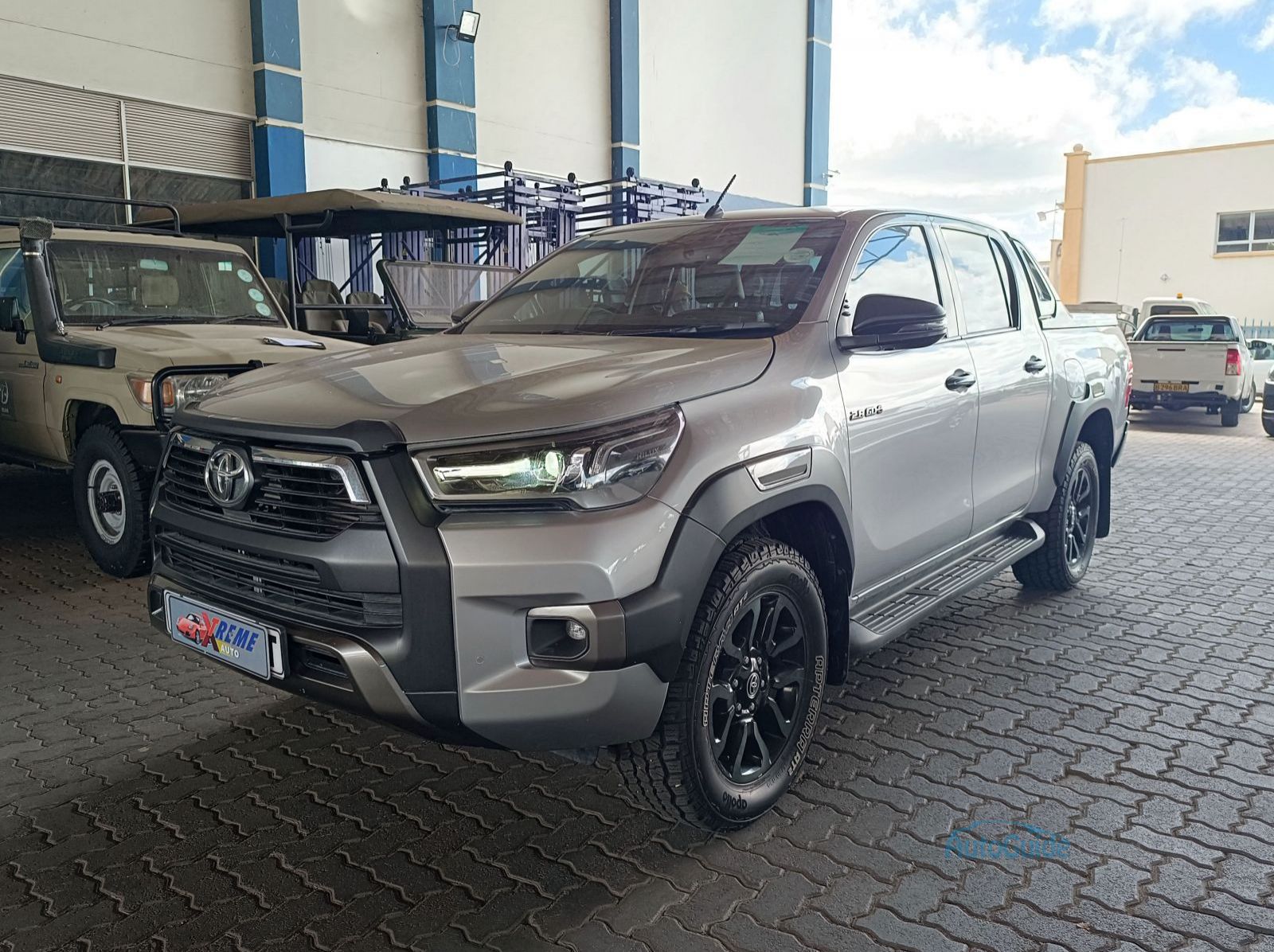 2022 Toyota Hilux 2.8 Legend 4x4 pictures