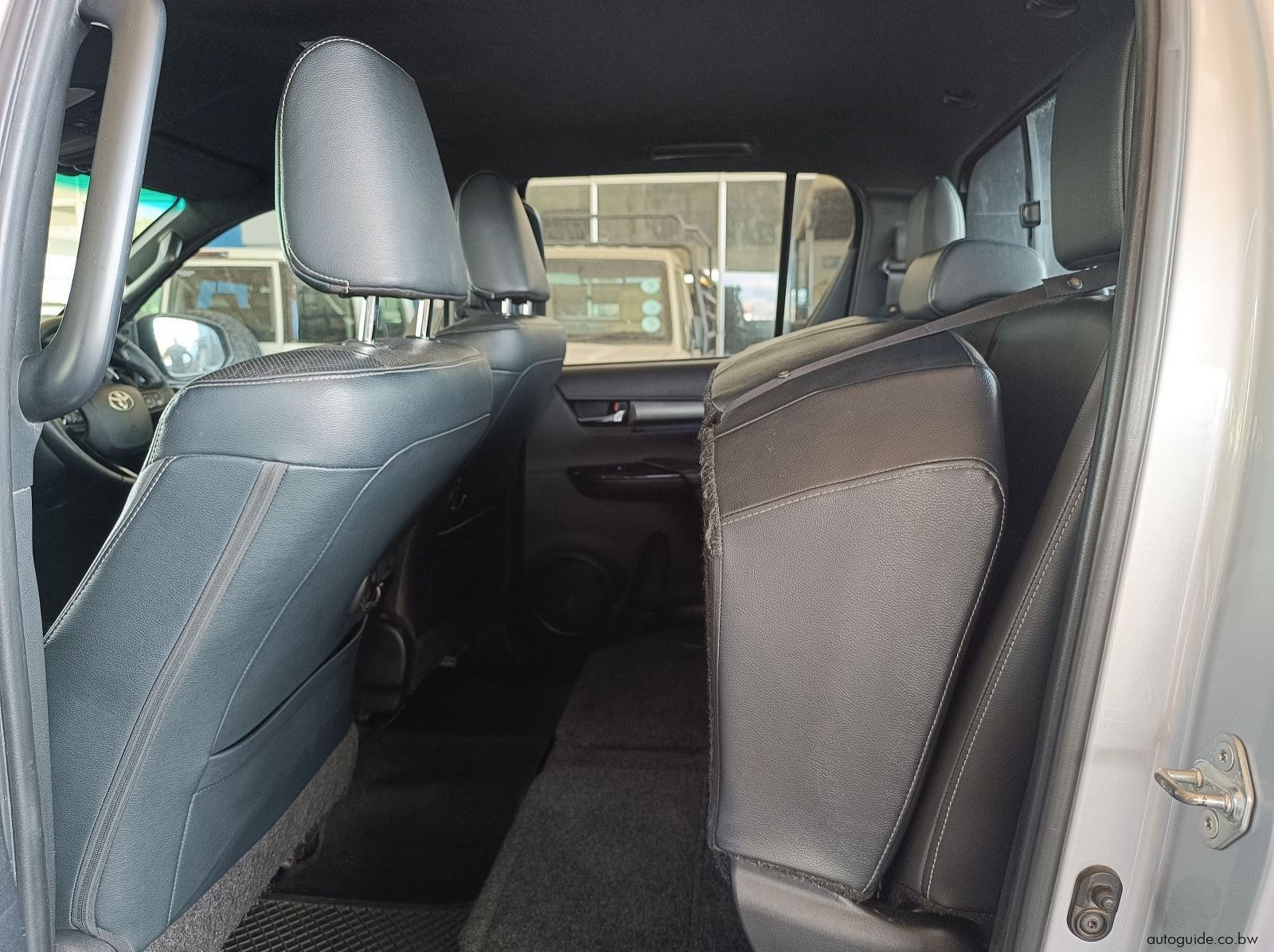 2022 Toyota Hilux 2.8 Legend 4x4 pictures