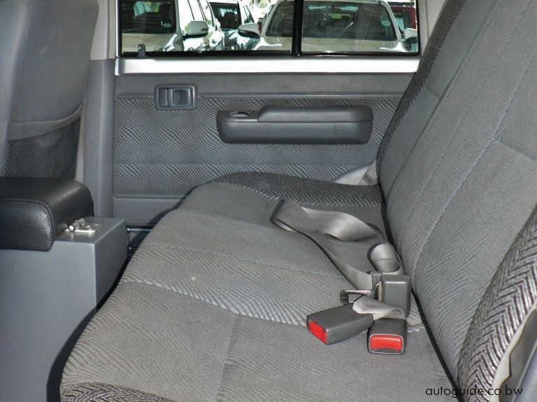 2013 Toyota Land Cruiser pictures