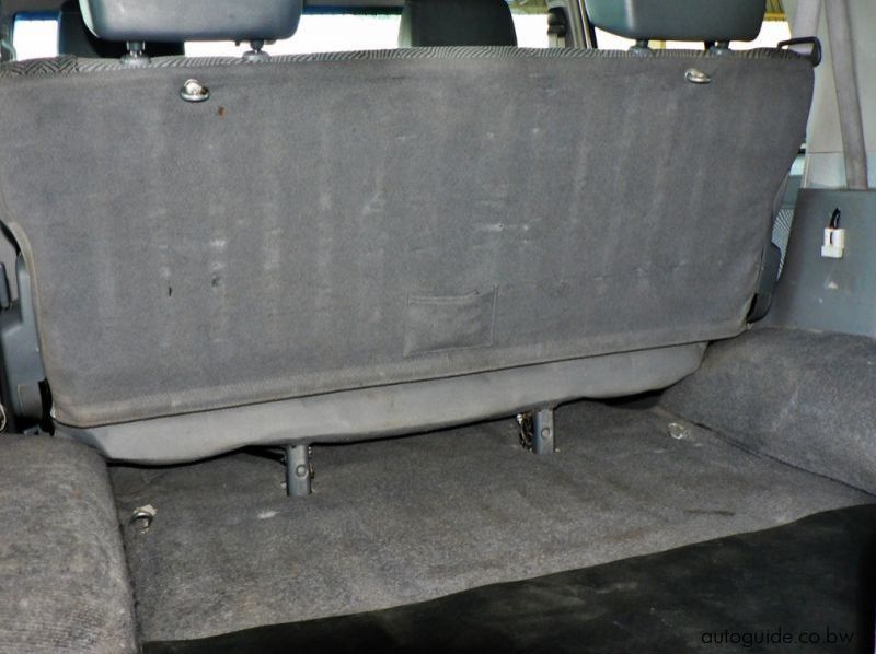 2013 Toyota Land Cruiser pictures