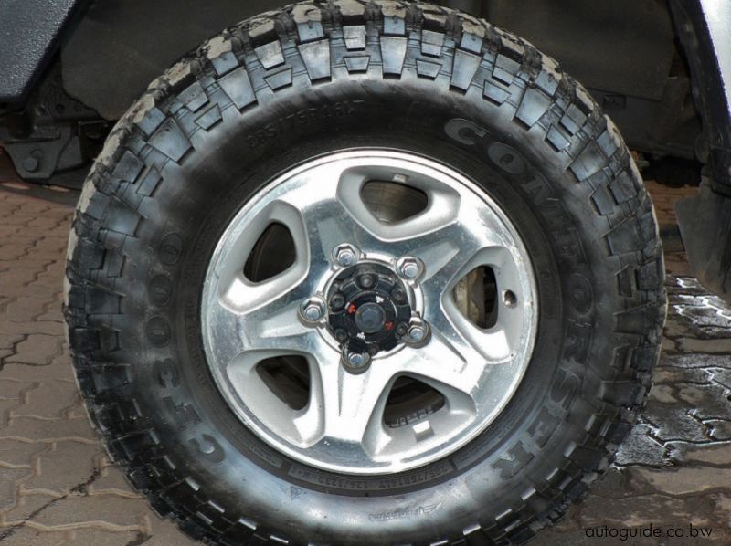 2013 Toyota Land Cruiser pictures