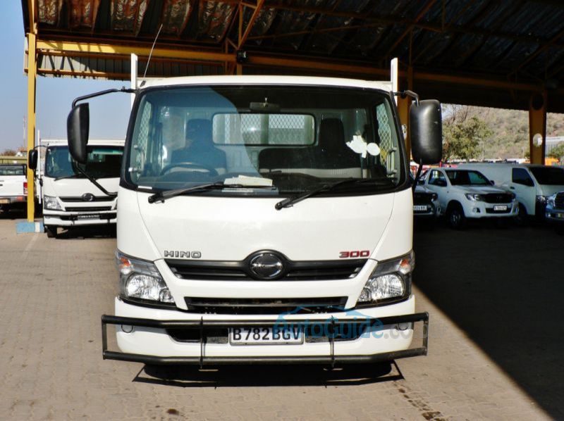 2018 Hino 300 pictures