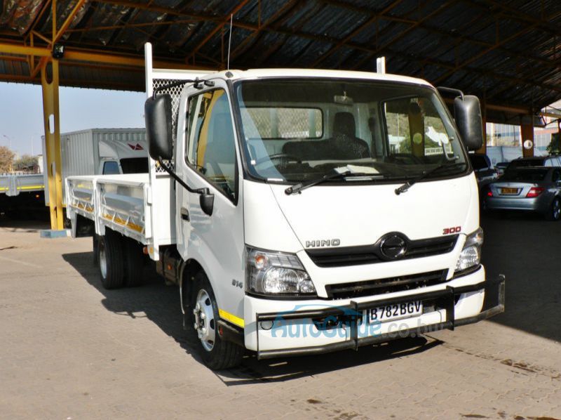 2018 Hino 300 pictures