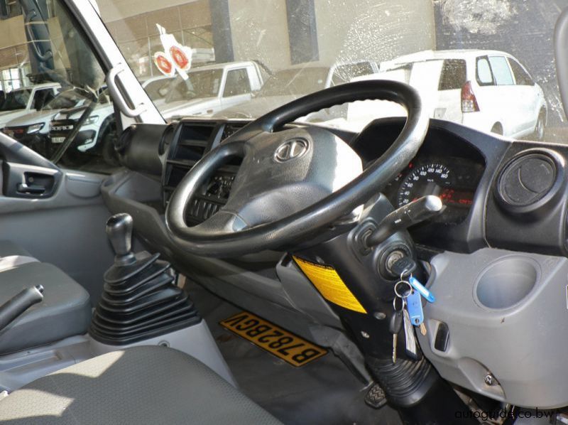 2018 Hino 300 pictures