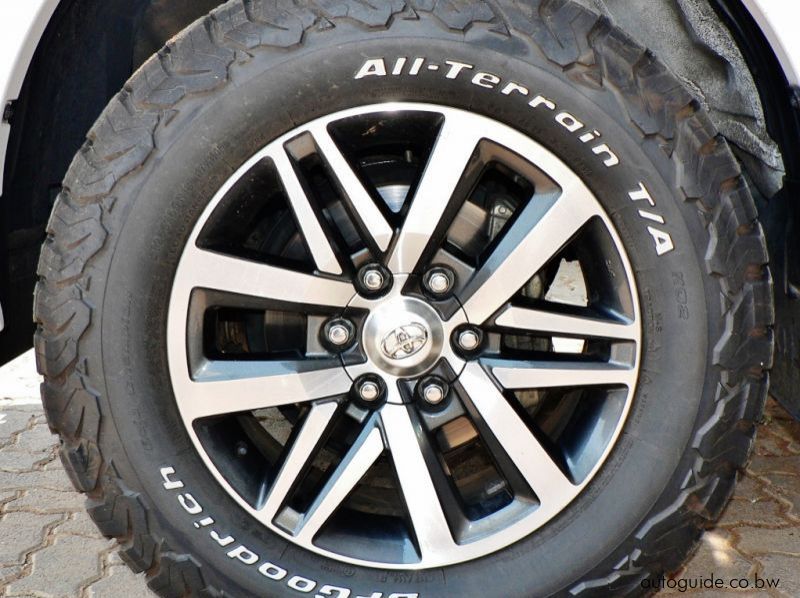 2019 Toyota Hilux GD6 pictures