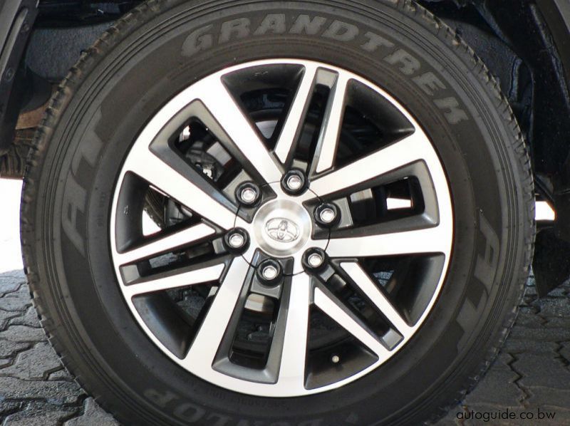 2017 Toyota Fortuner GD6 pictures