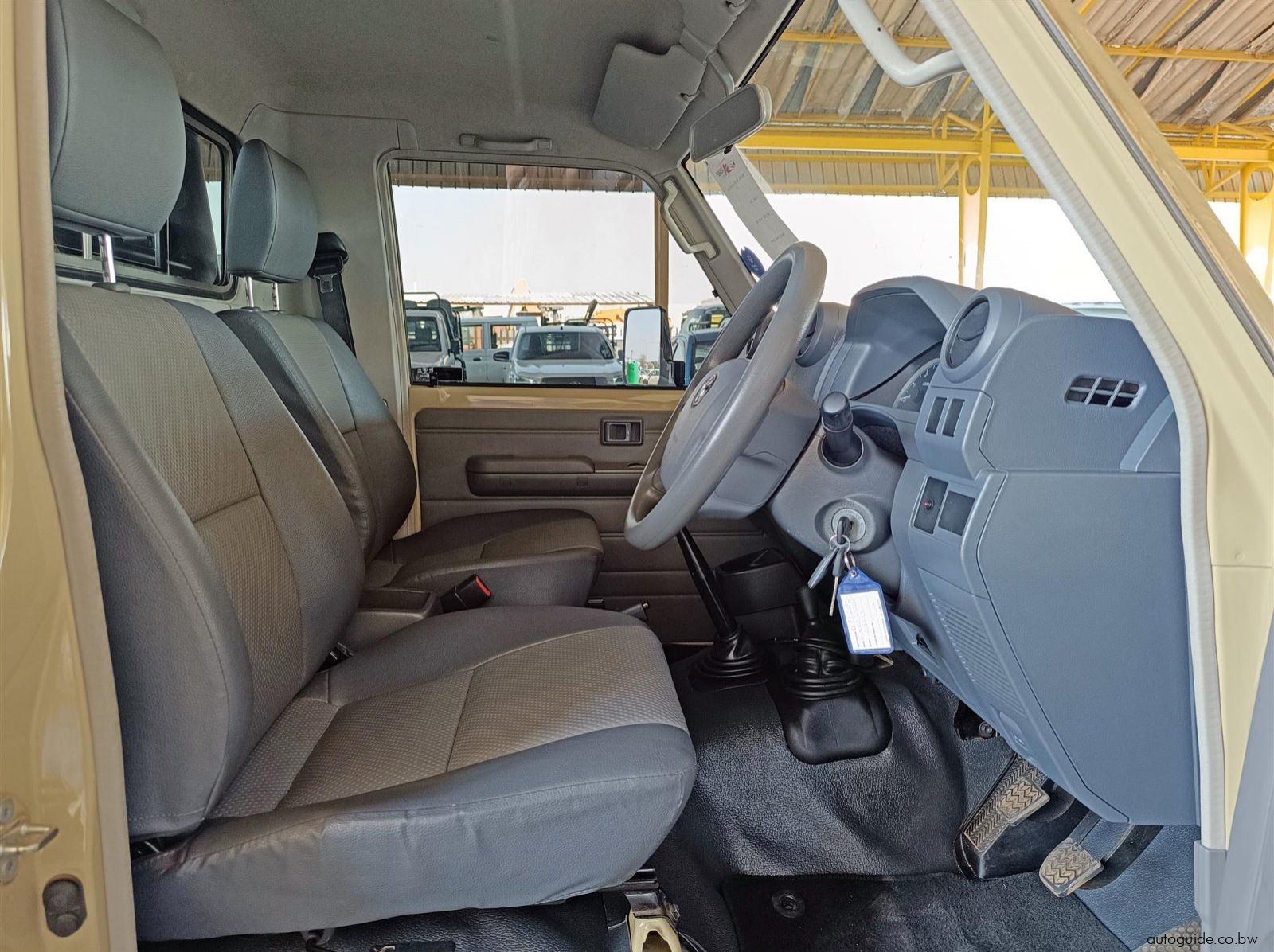 2023 Toyota Land Cruiser 4.2D pictures