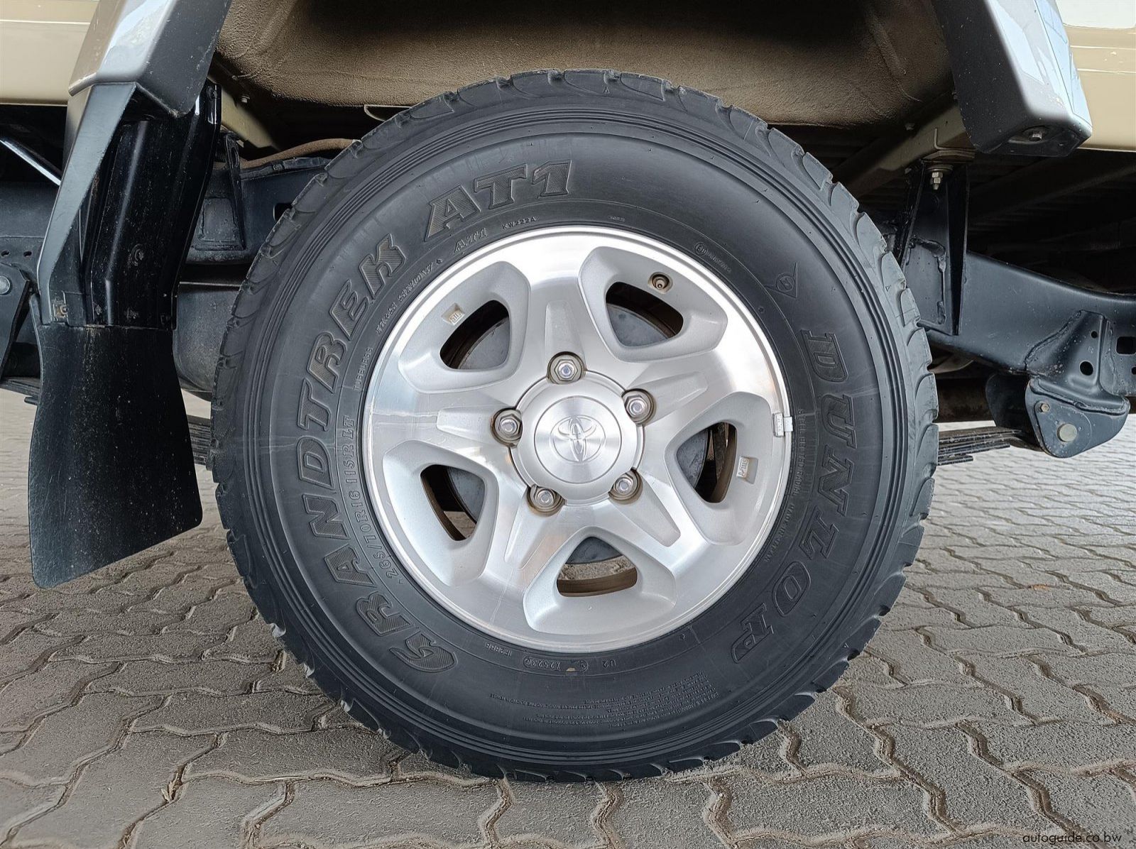 2023 Toyota Land Cruiser 4.2D pictures