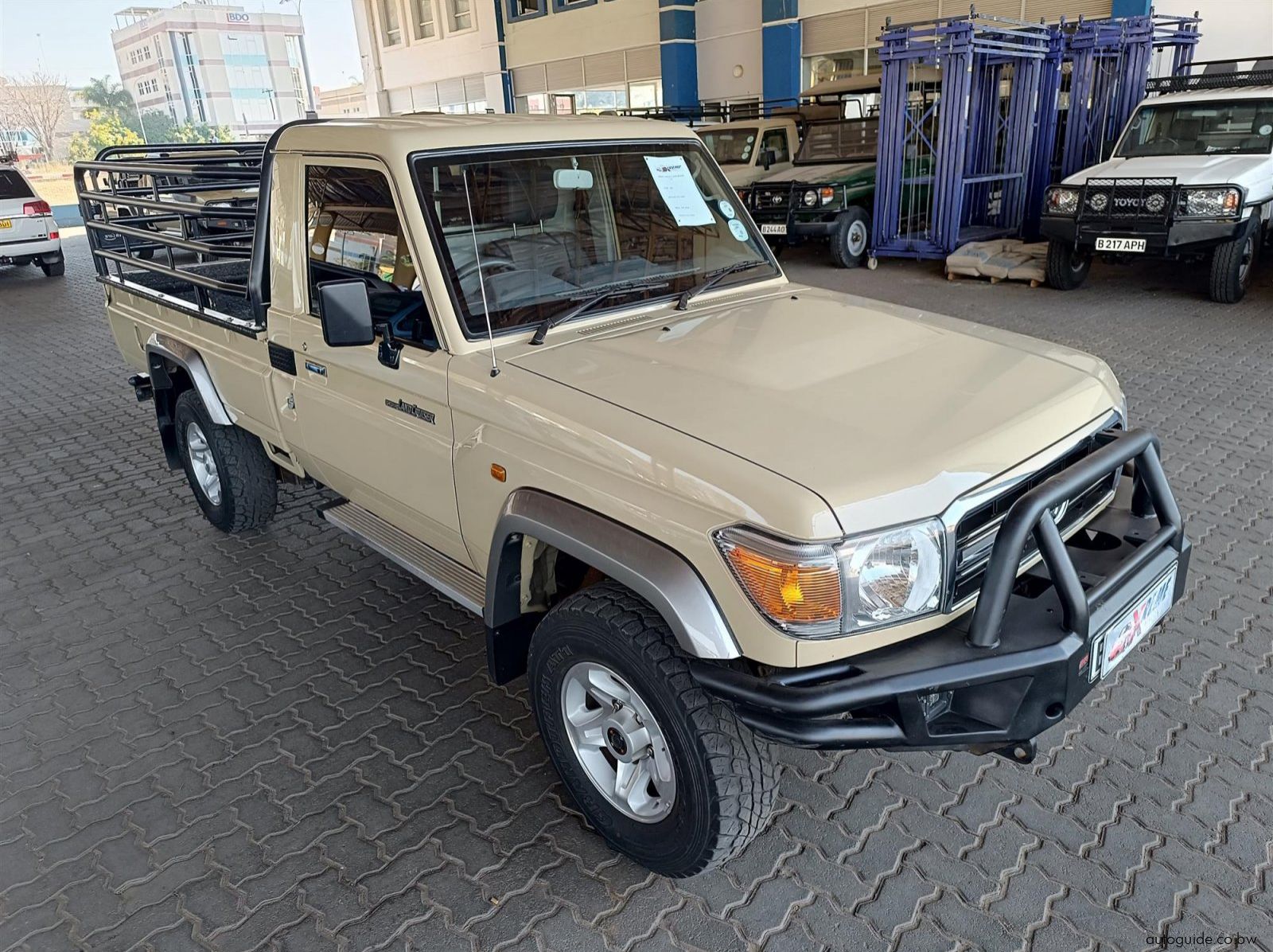 2023 Toyota Land Cruiser 4.2D pictures