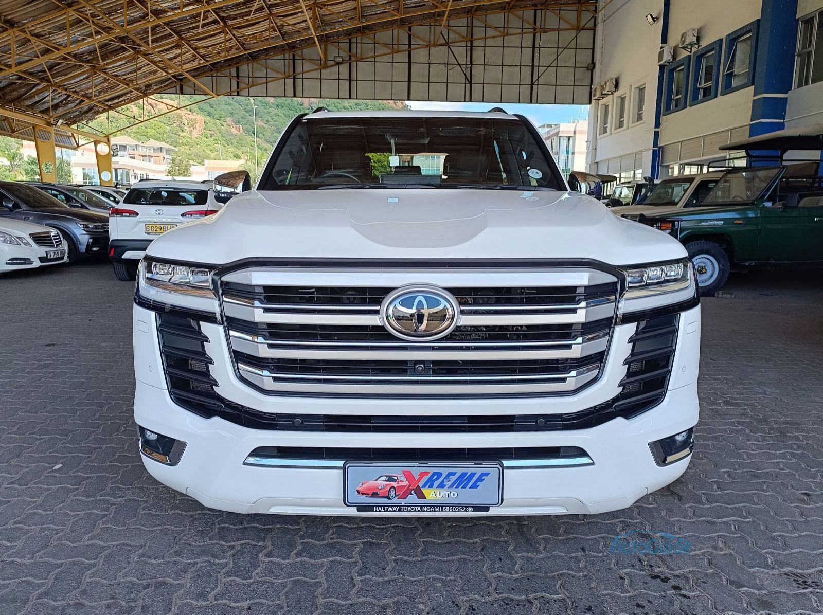 2022 Toyota Land Cruiser V6 ZX pictures