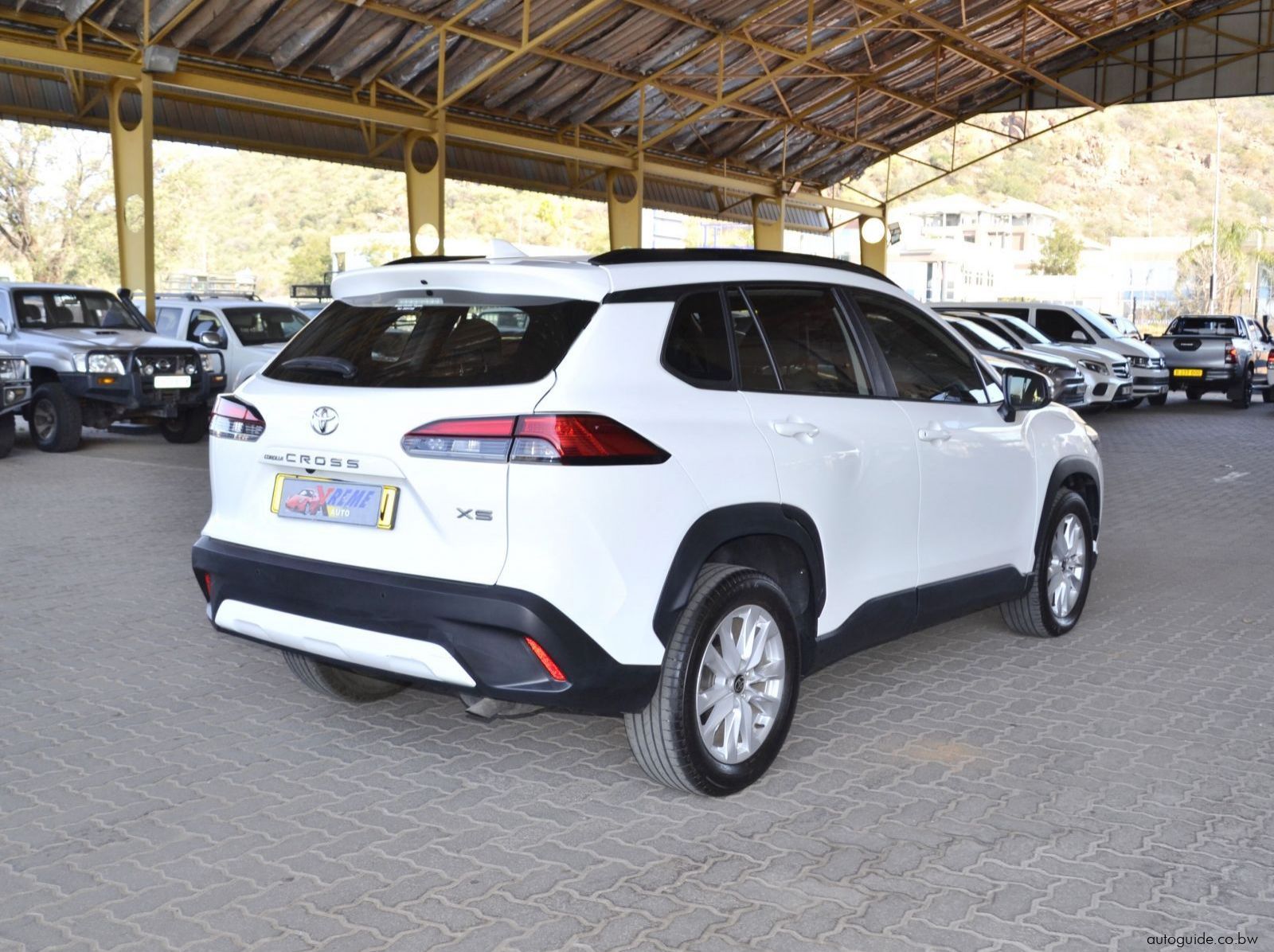 2023 Toyota Corolla Cross XS pictures