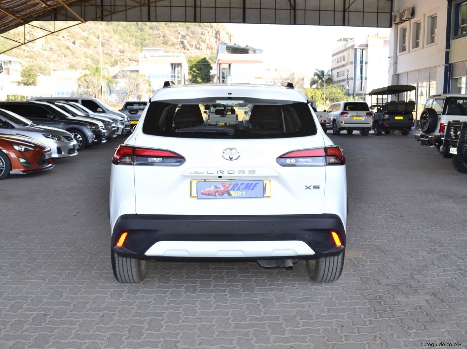 2023 Toyota Corolla Cross XS pictures