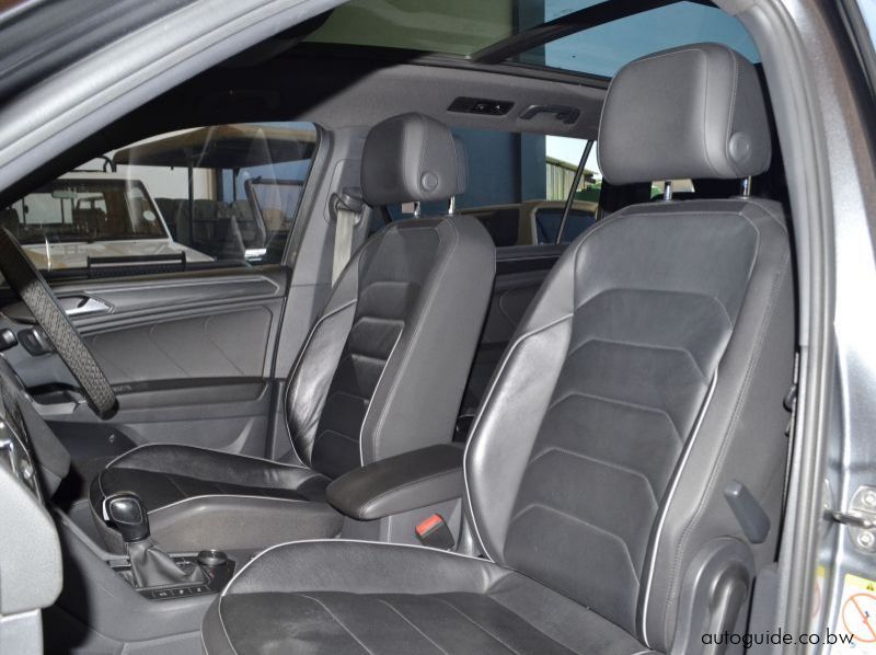 2019 Volkswagen Tiguan R AllSpace 4Motion pictures