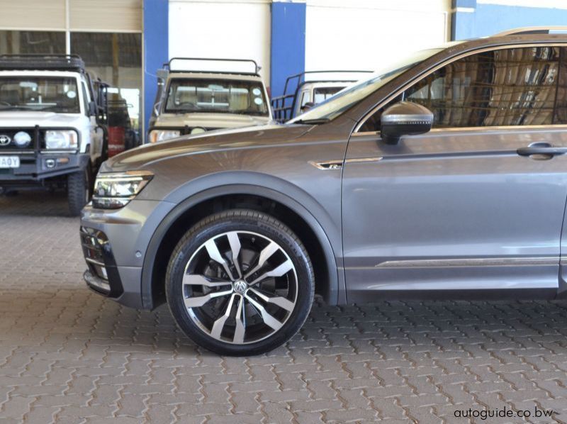 2019 Volkswagen Tiguan R AllSpace 4Motion pictures