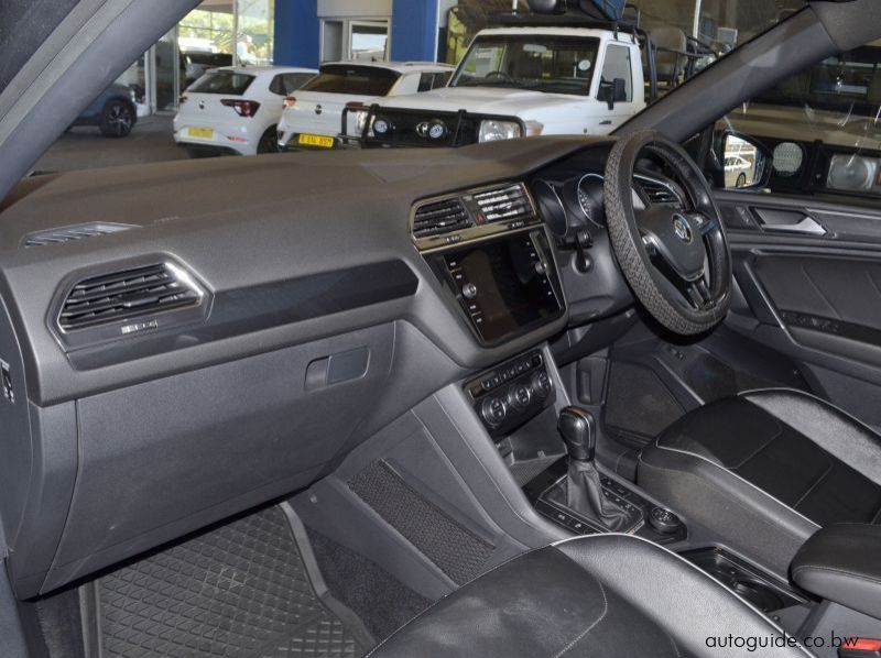 2019 Volkswagen Tiguan R AllSpace 4Motion pictures