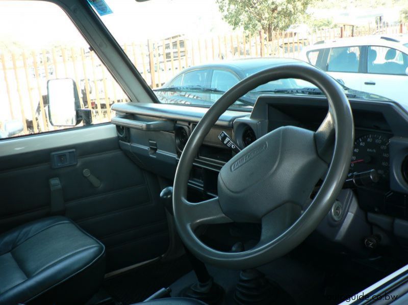 2001 Toyota Land Cruiser pictures