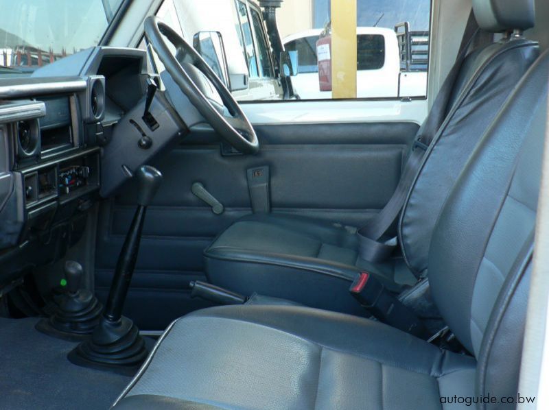 2001 Toyota Land Cruiser pictures