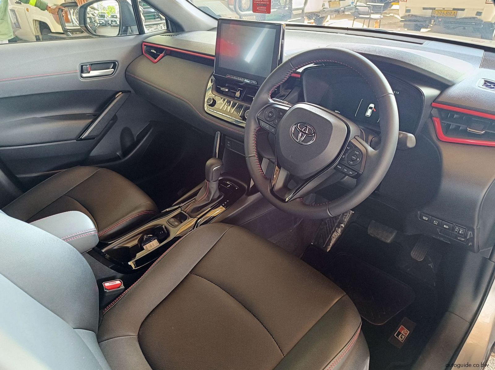 2025 Toyota Corolla Cross GR pictures