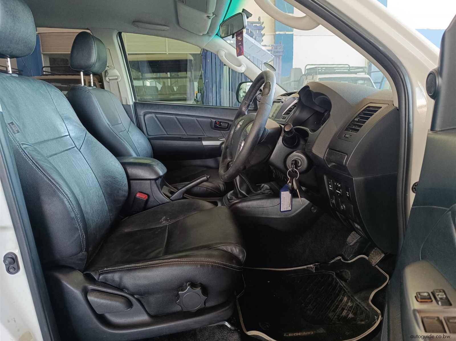 2015 Toyota Hilux Legend 45 VVTi pictures