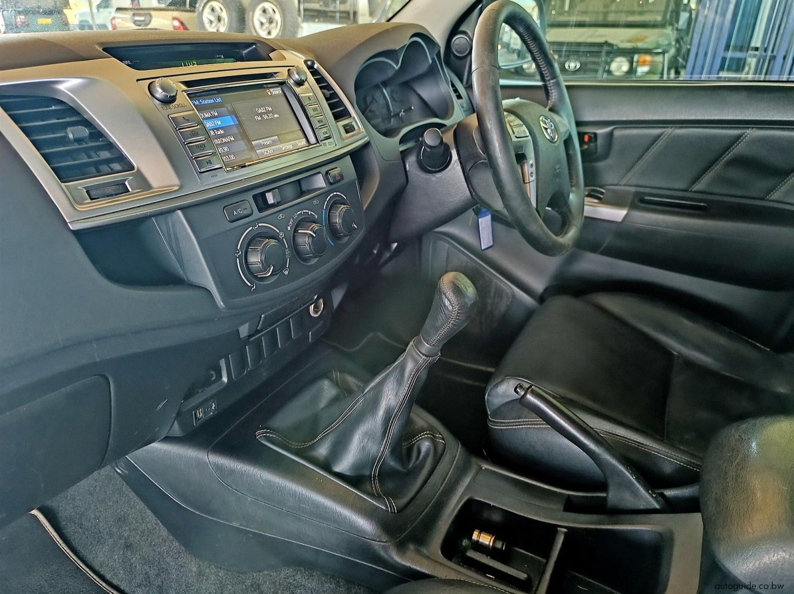 2015 Toyota Hilux Legend 45 VVTi pictures