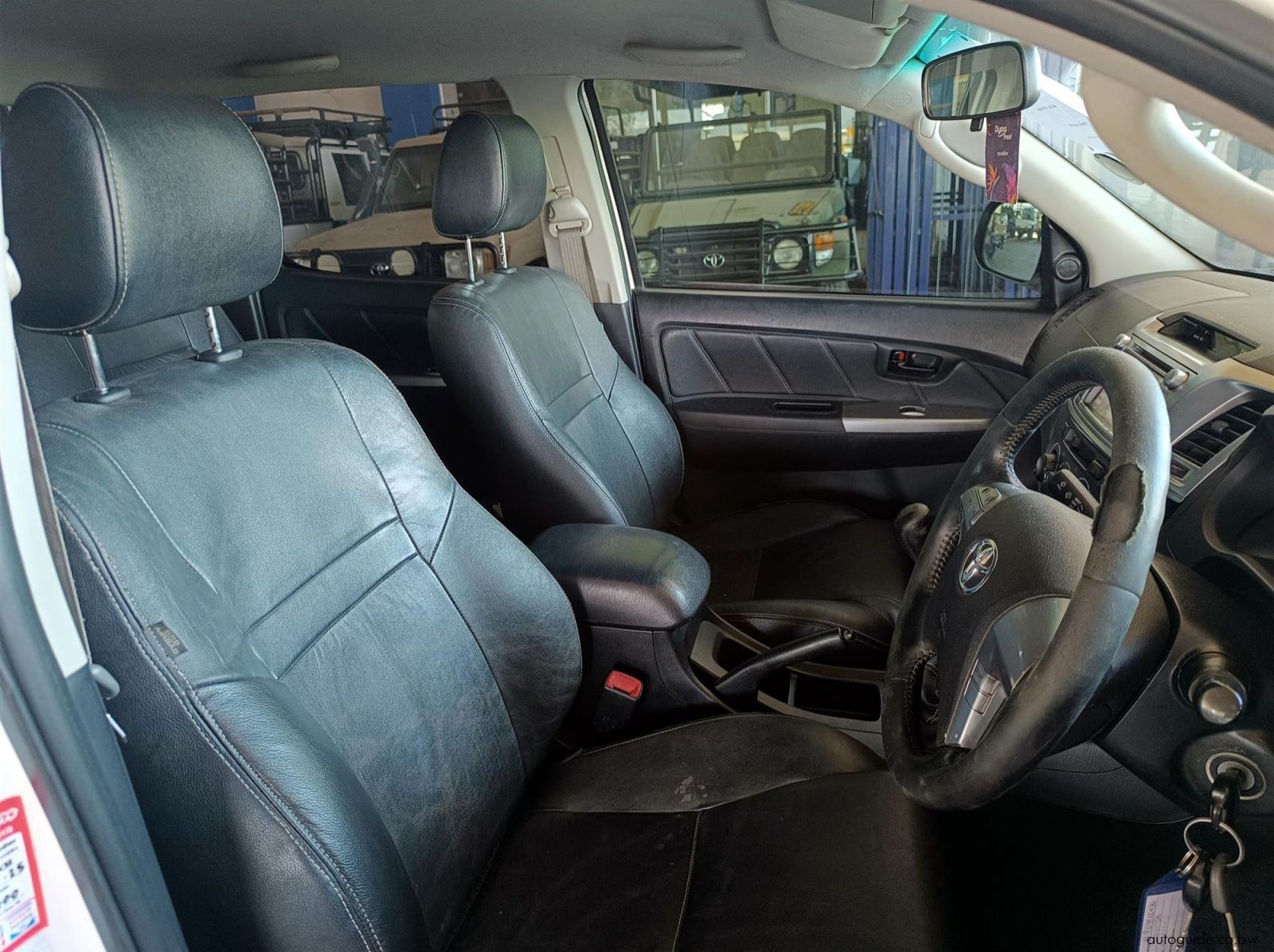 2015 Toyota Hilux Legend 45 VVTi pictures