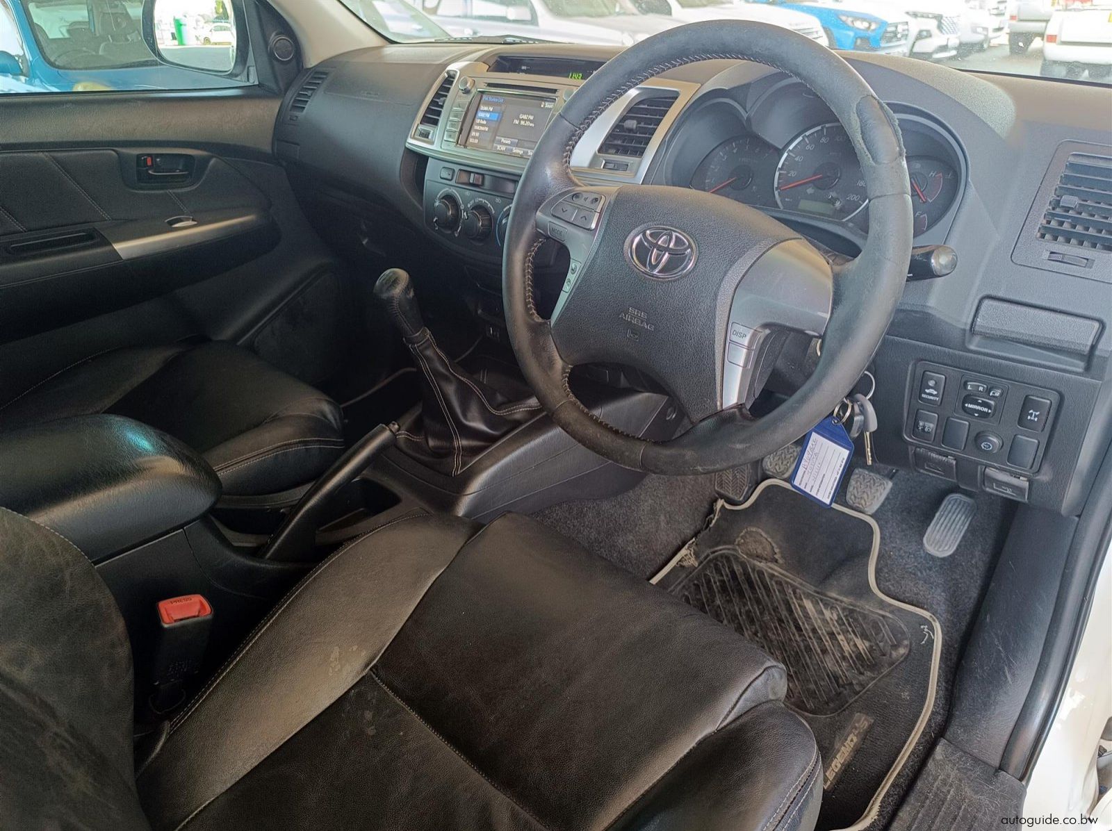 2015 Toyota Hilux Legend 45 VVTi pictures