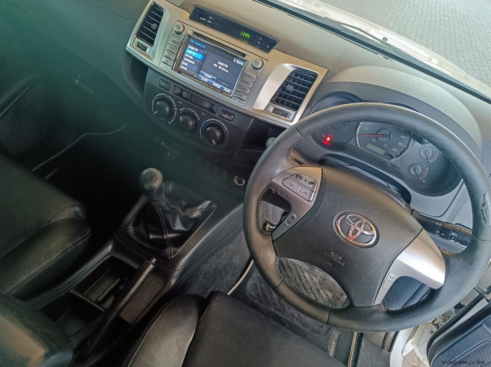 2015 Toyota Hilux Legend 45 VVTi pictures
