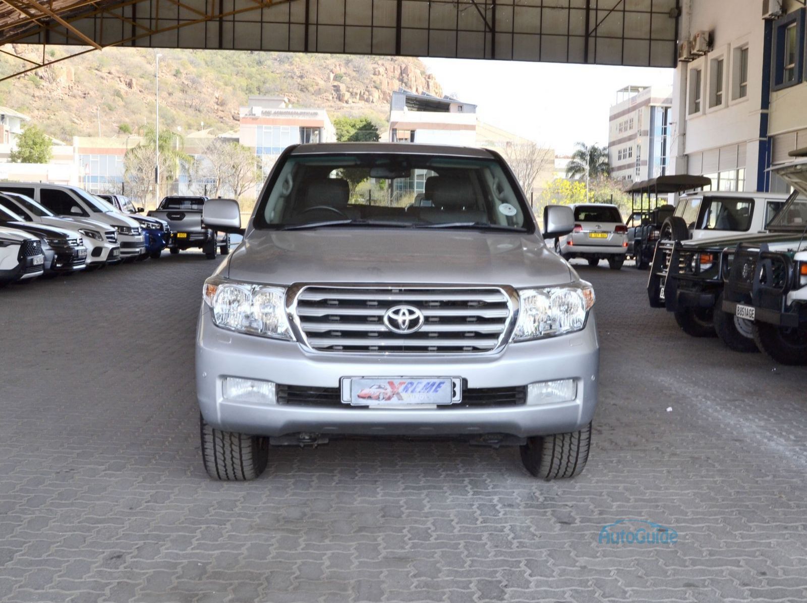 2010 Toyota Land Cruiser 200 Series VX V8 pictures