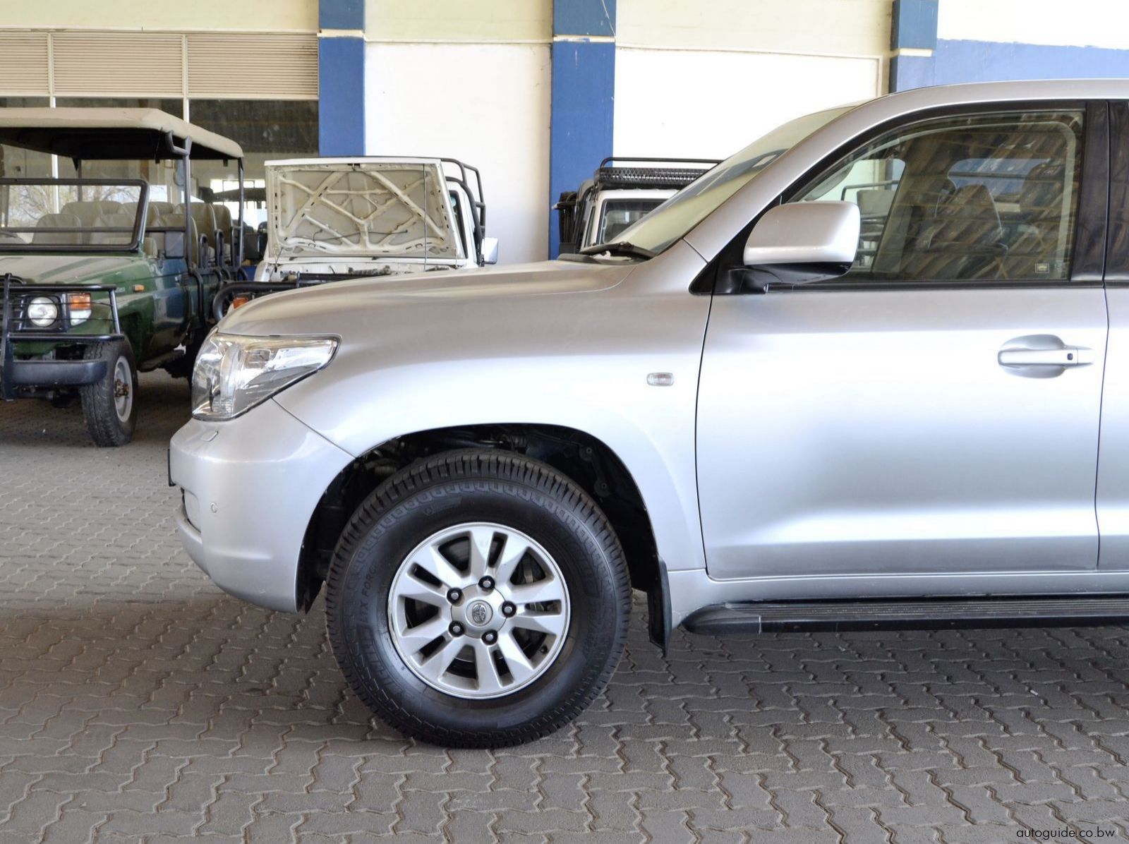 2010 Toyota Land Cruiser 200 Series VX V8 pictures