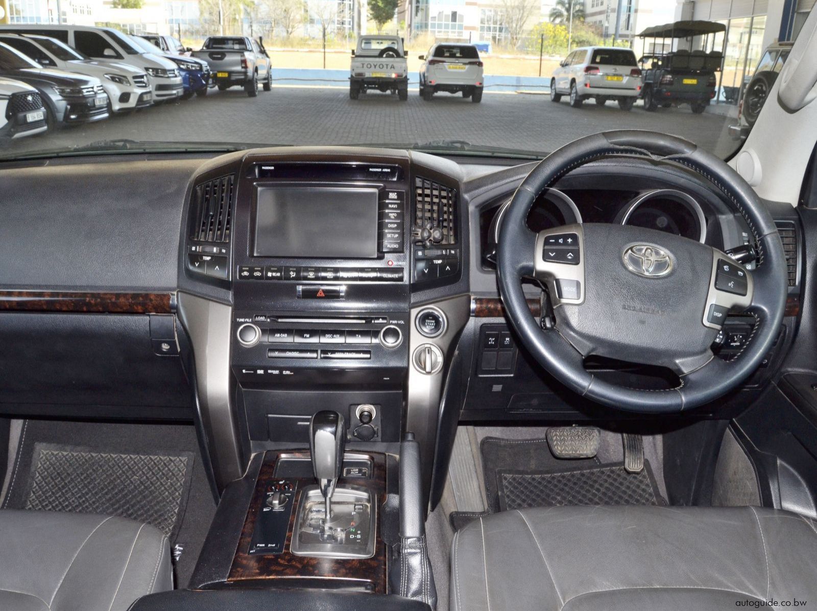 2010 Toyota Land Cruiser 200 Series VX V8 pictures