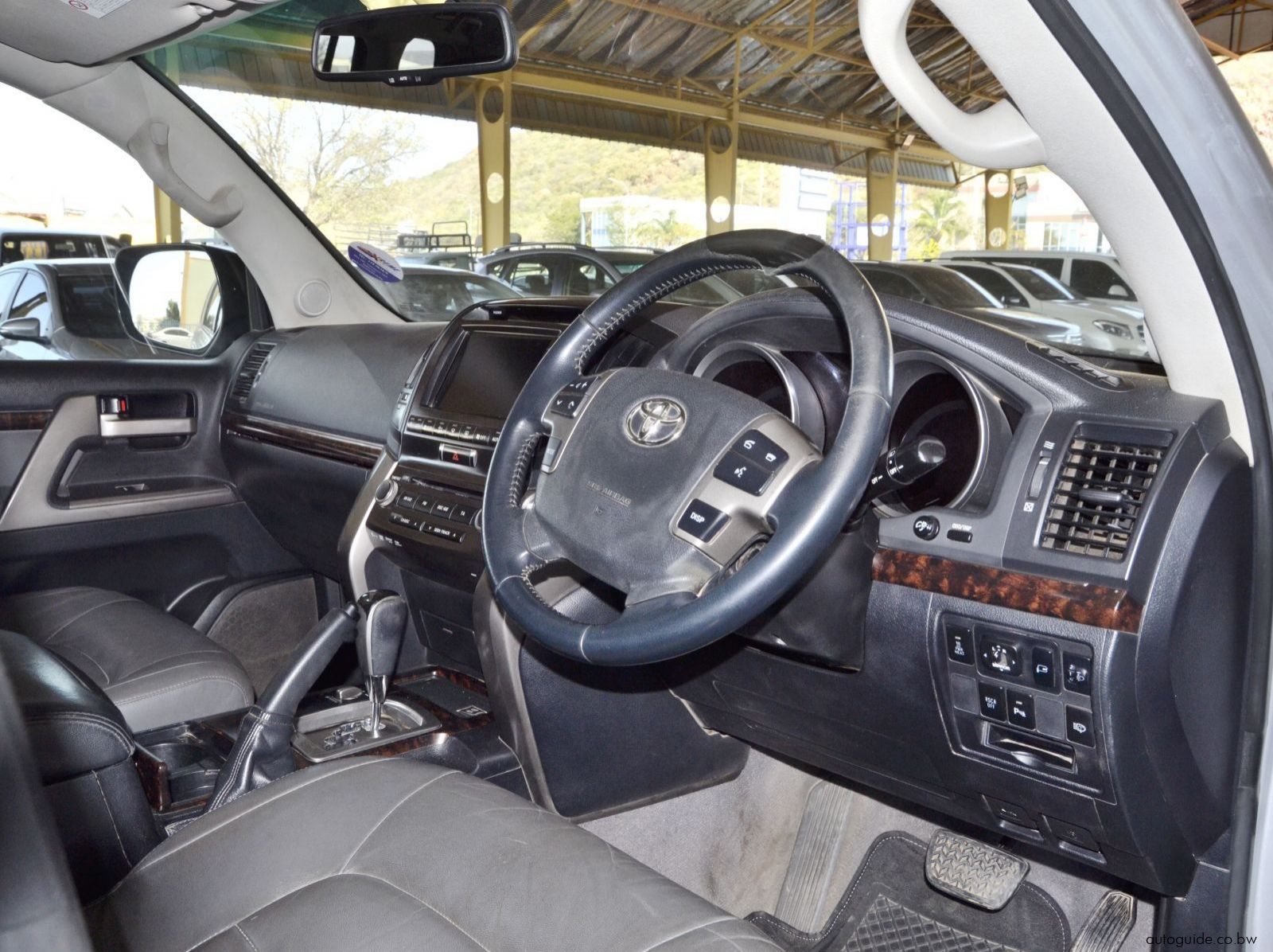 2010 Toyota Land Cruiser 200 Series VX V8 pictures