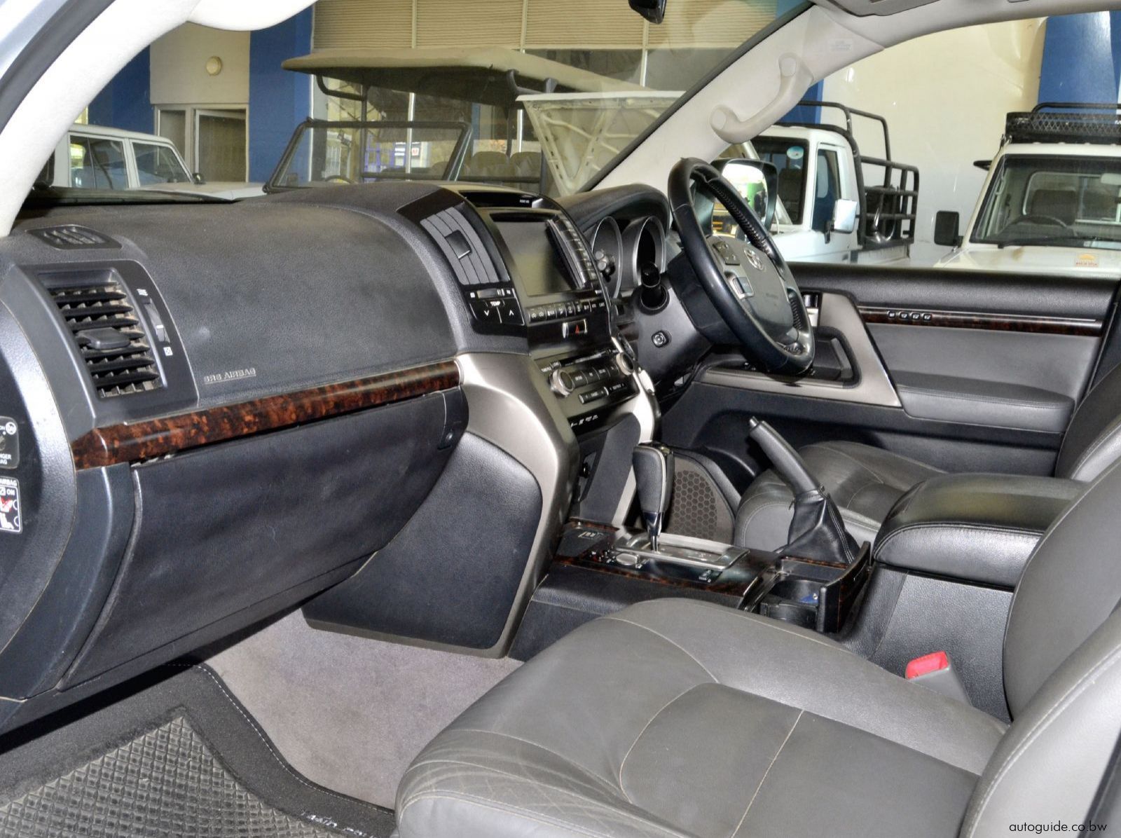 2010 Toyota Land Cruiser 200 Series VX V8 pictures
