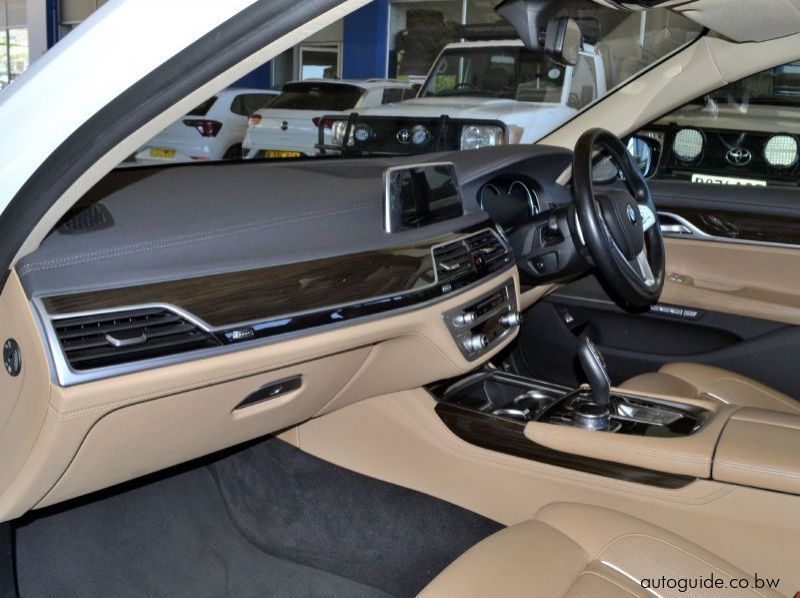 2017 BMW 750i pictures