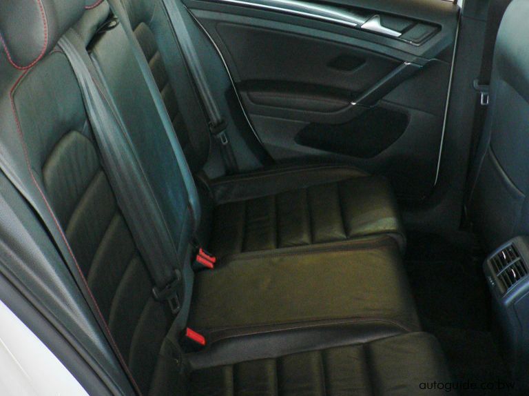 2014 Volkswagen Golf GTi pictures