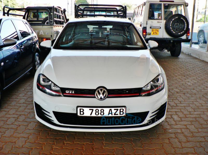 2014 Volkswagen Golf GTi pictures