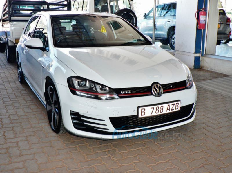2014 Volkswagen Golf GTi pictures