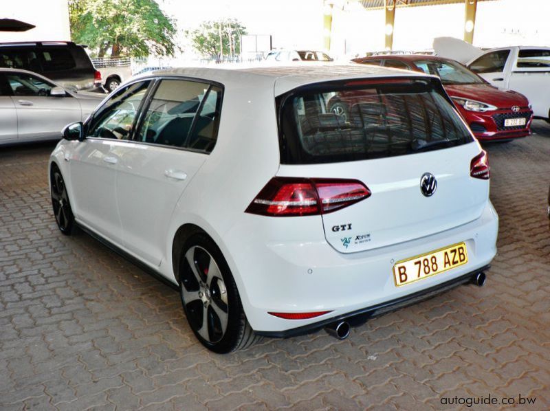 2014 Volkswagen Golf GTi pictures