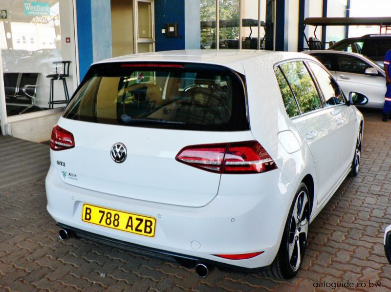 2014 Volkswagen Golf GTi pictures
