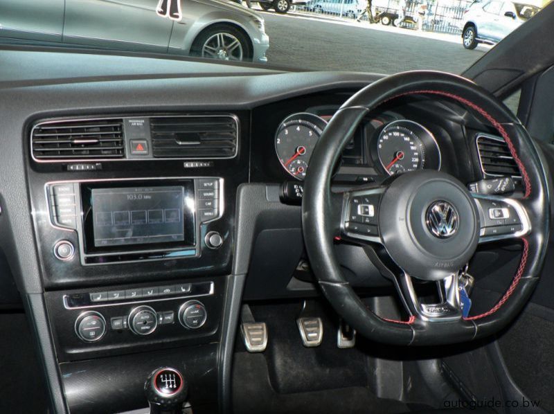 2014 Volkswagen Golf GTi pictures