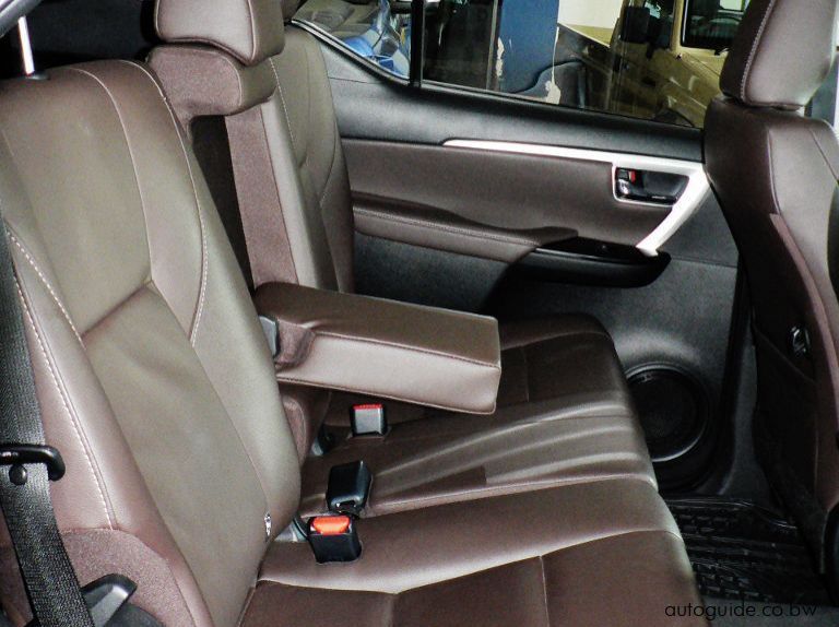 2019 Toyota Fortuner GD6 pictures