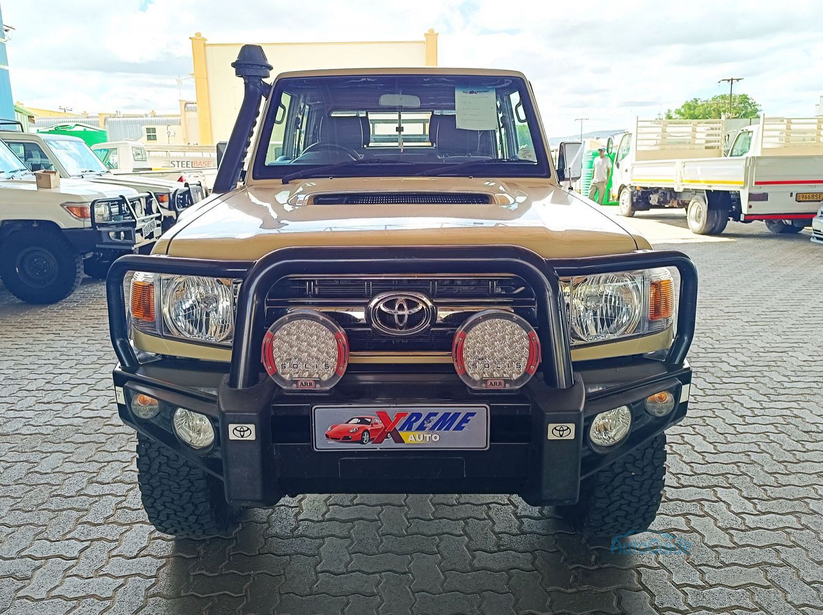 2020 Toyota Land Cruiser V8 LX pictures