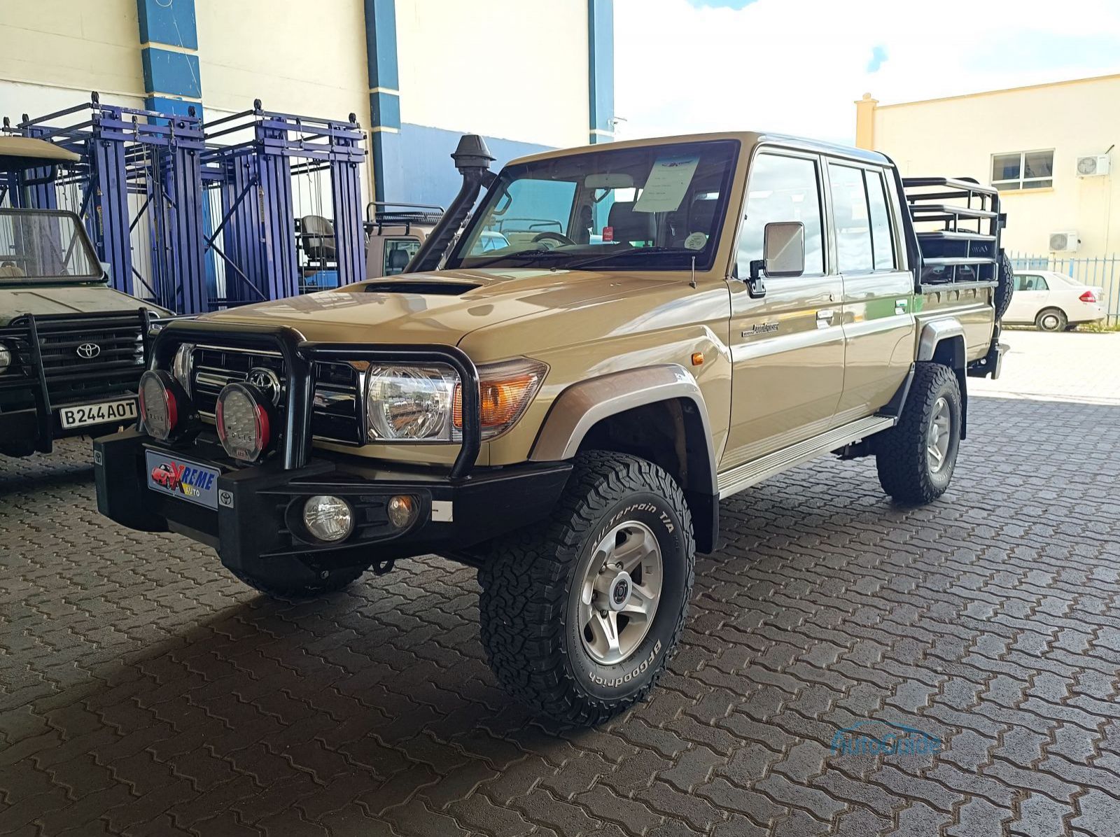 2020 Toyota Land Cruiser V8 LX pictures