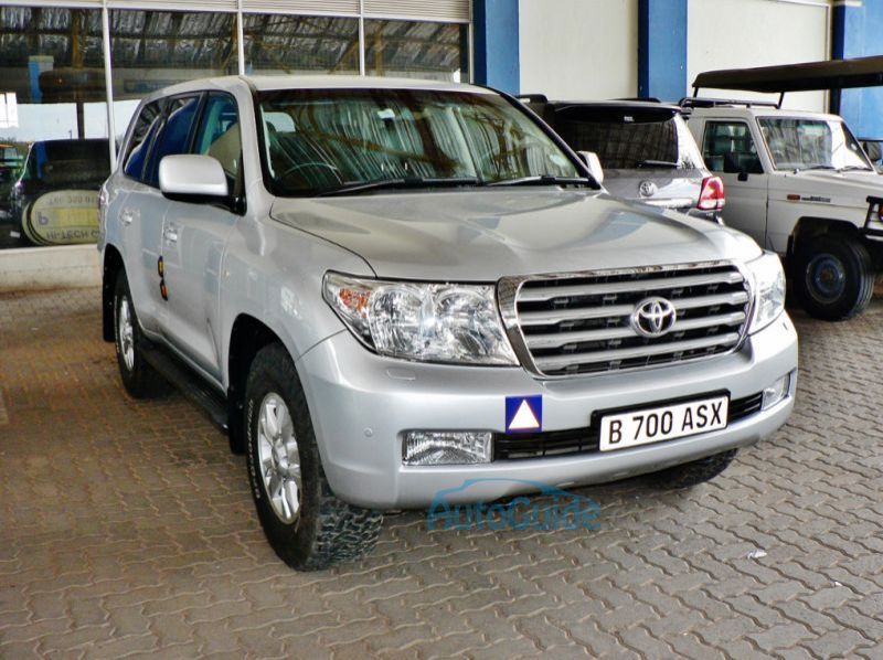 2010 Toyota Land Cruiser pictures