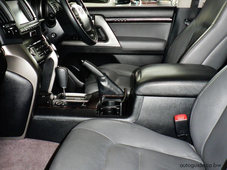 2010 Toyota Land Cruiser pictures