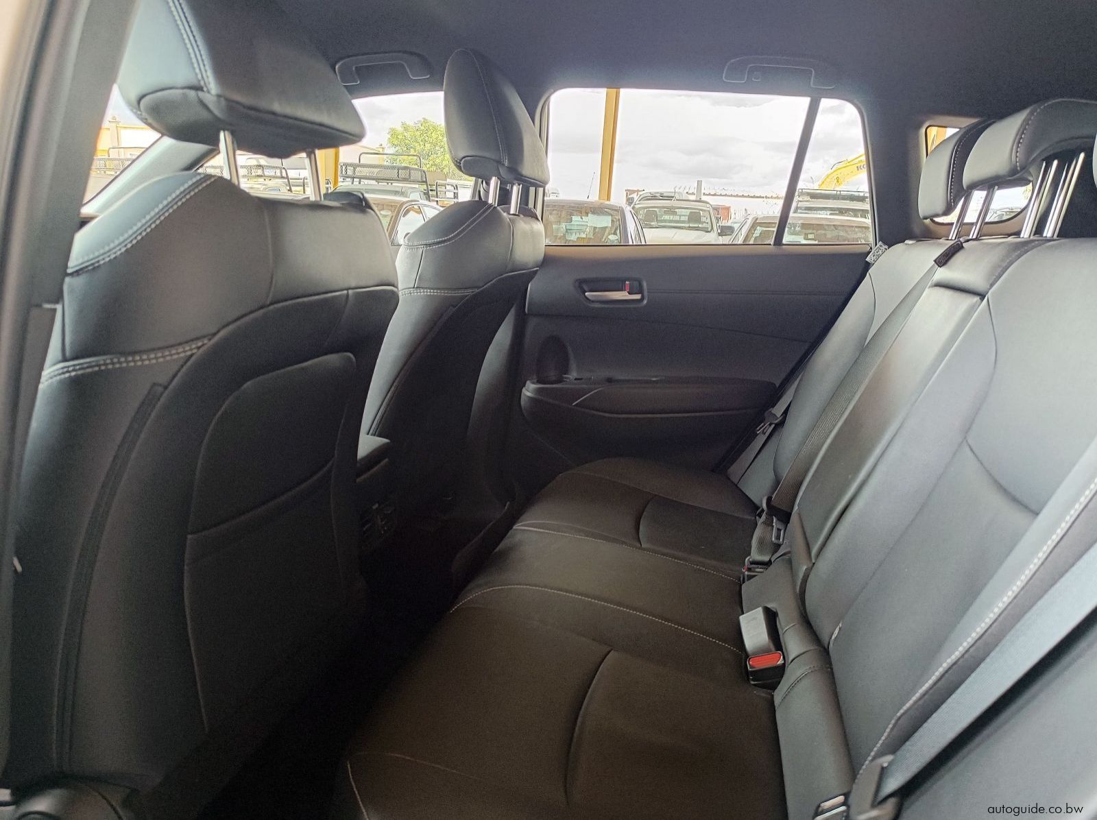 2025 Toyota Corolla Cross XS pictures