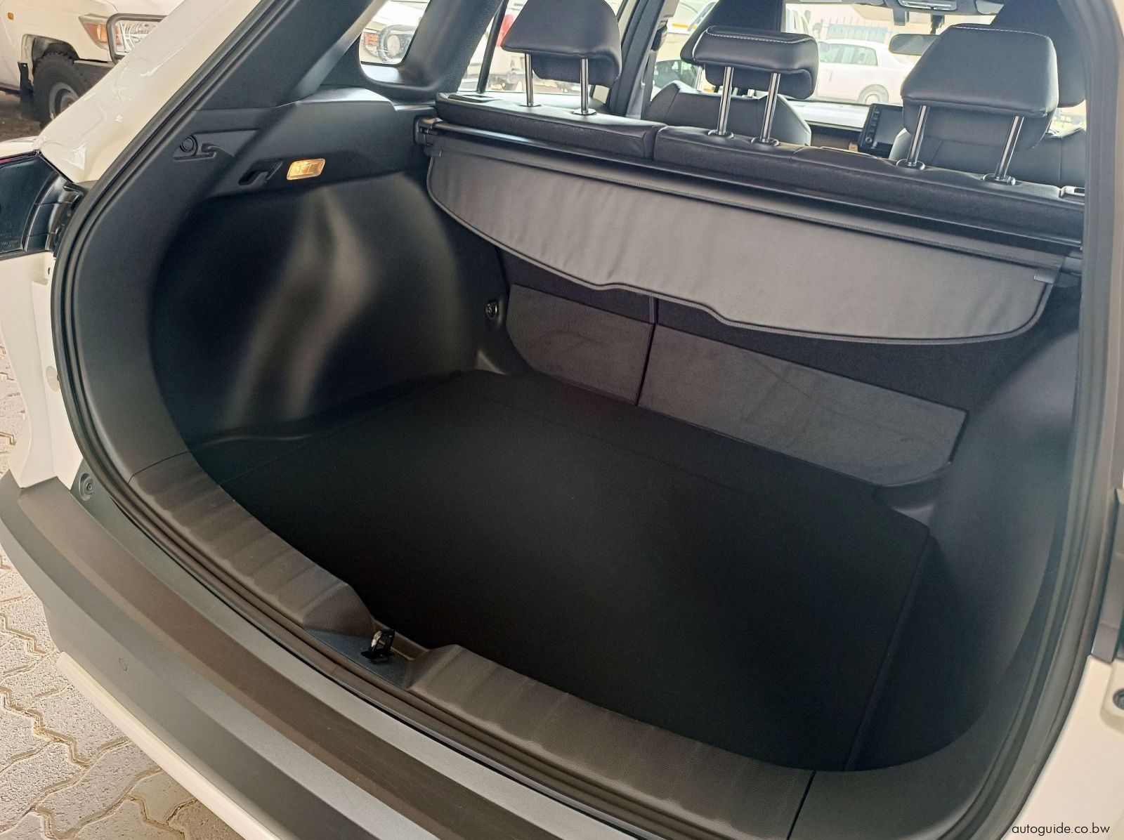 2025 Toyota Corolla Cross XS pictures