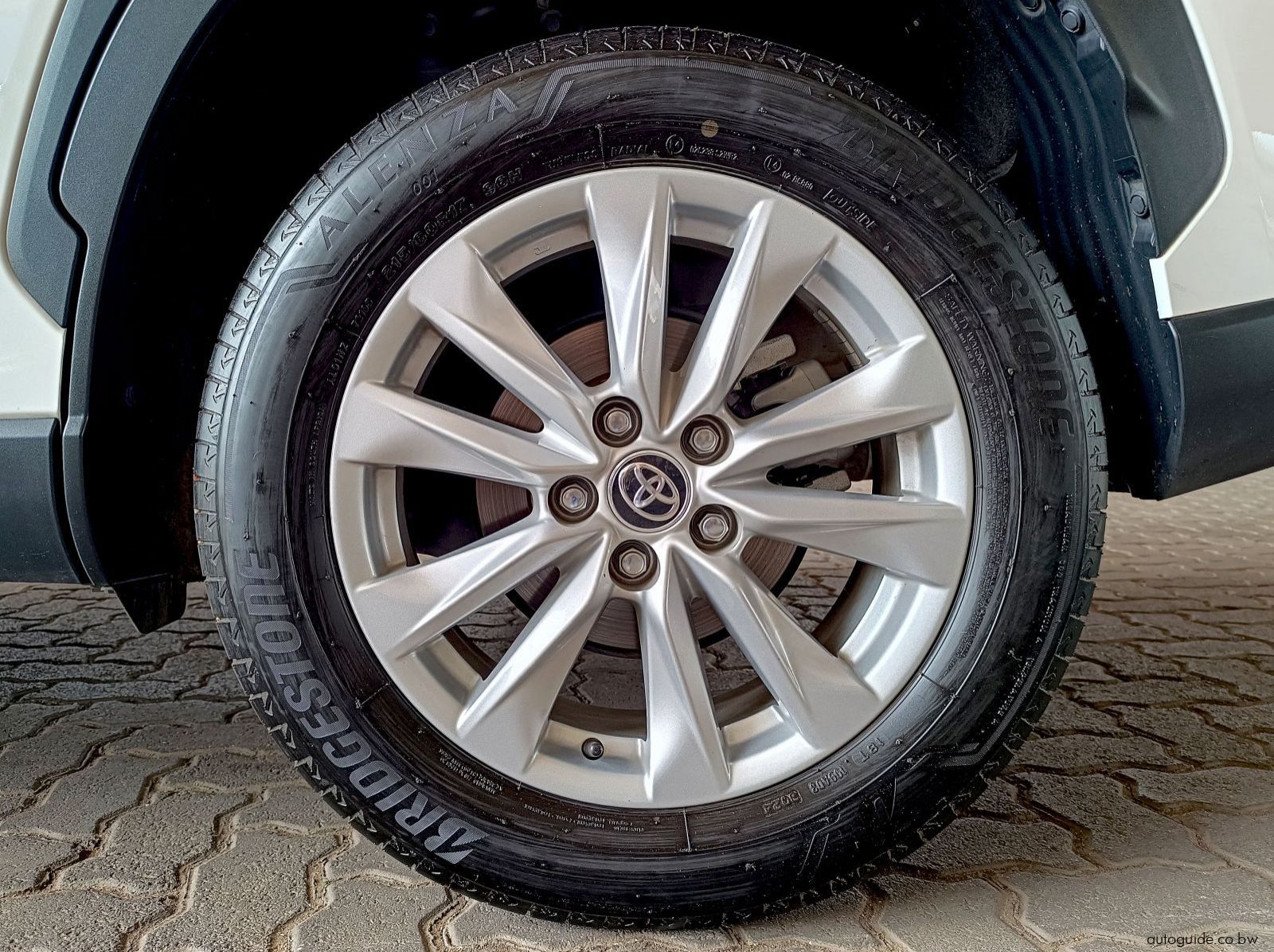 2025 Toyota Corolla Cross XS pictures