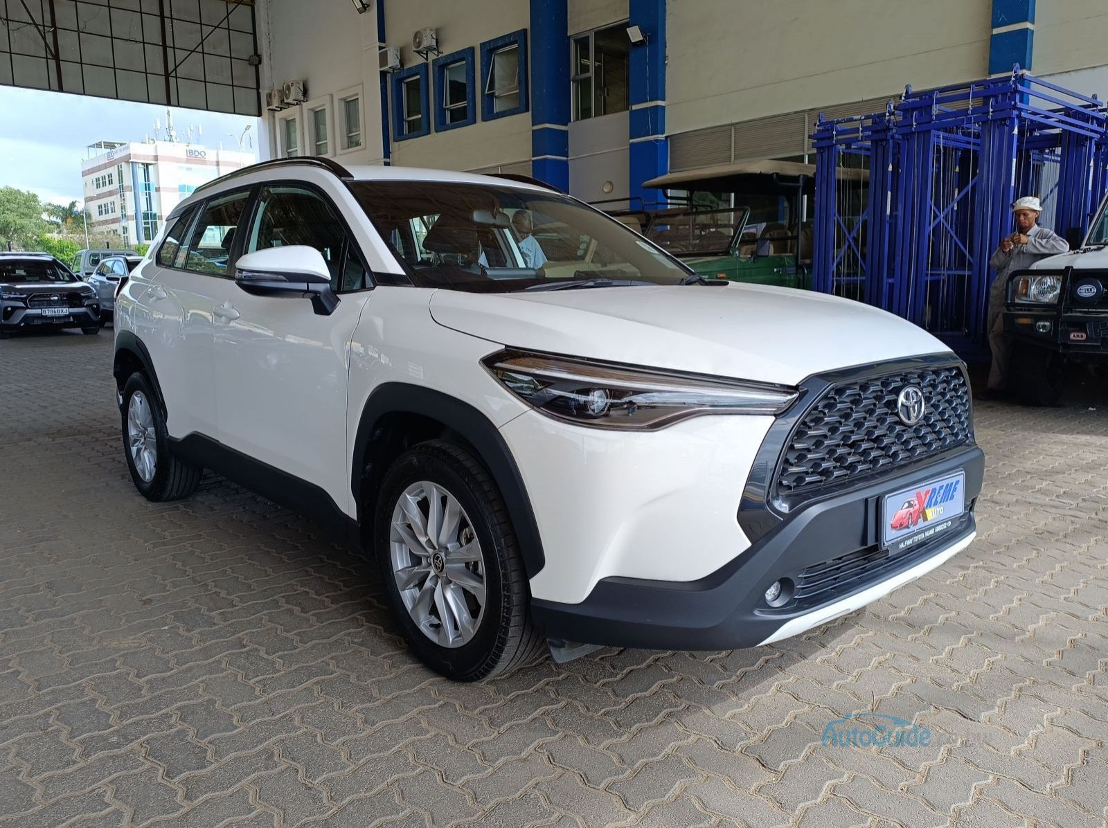 2025 Toyota Corolla Cross XS pictures